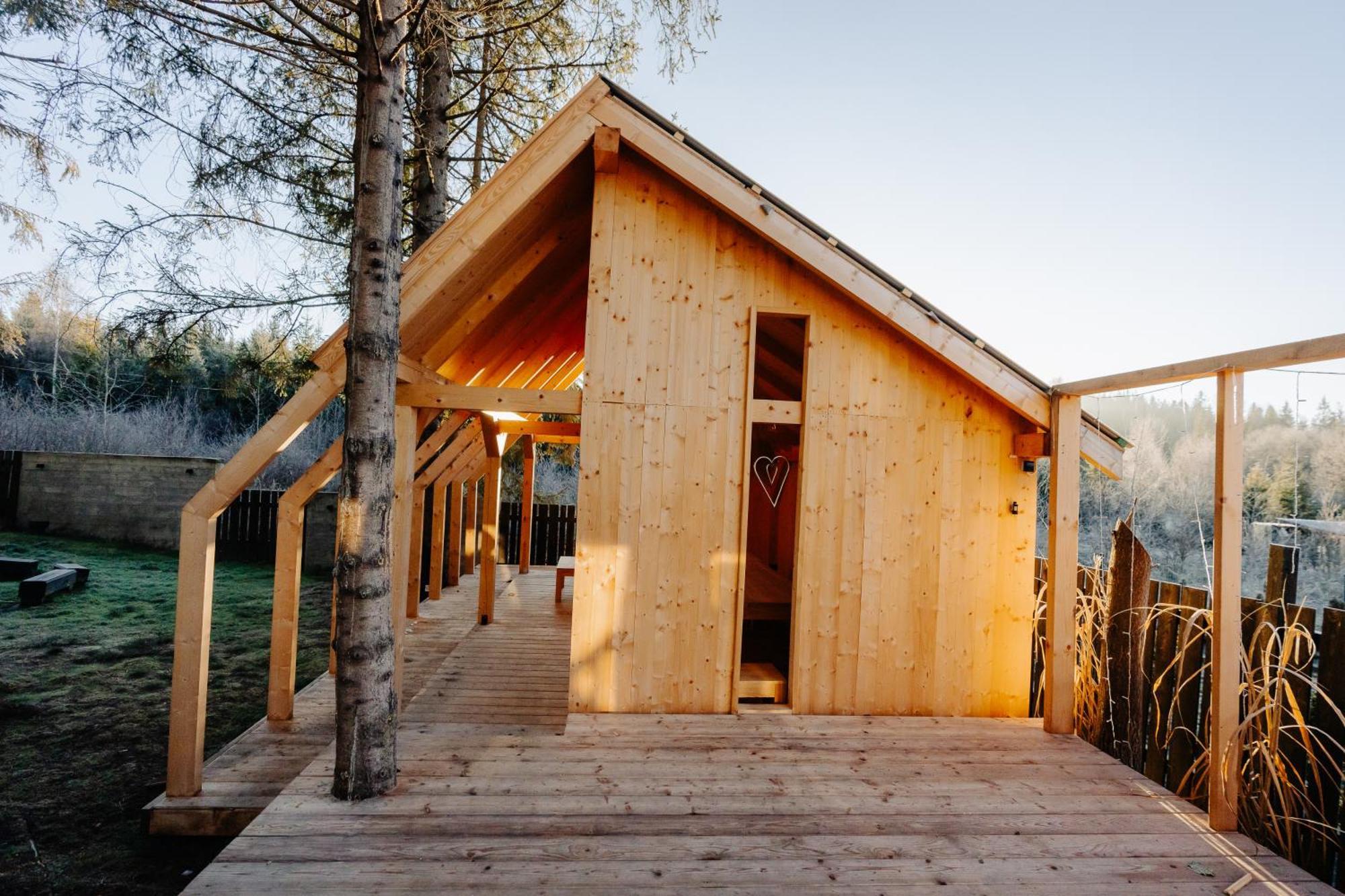 איסטבנה Fabryka Snow Loft W Sercu Beskidow מראה חיצוני תמונה